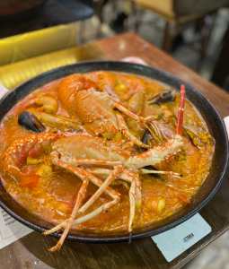 Arroz con langosta y marisco